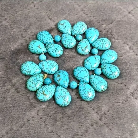 Teardrop Shaped Blue Howlite Turquoise Beaded Stretchy Bracelet - Picture 4 of 6